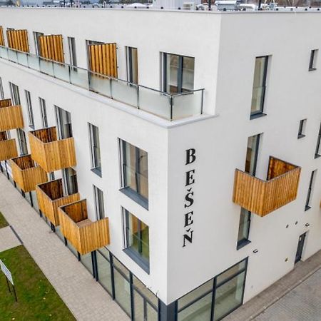 Apartman Nad Riekou Besenova Ngoại thất bức ảnh
