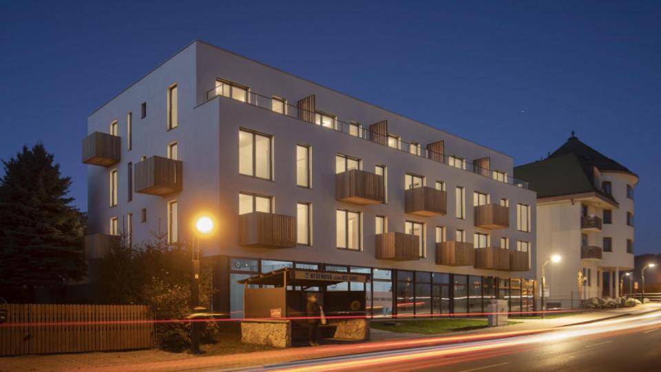 Apartman Nad Riekou Besenova Ngoại thất bức ảnh
