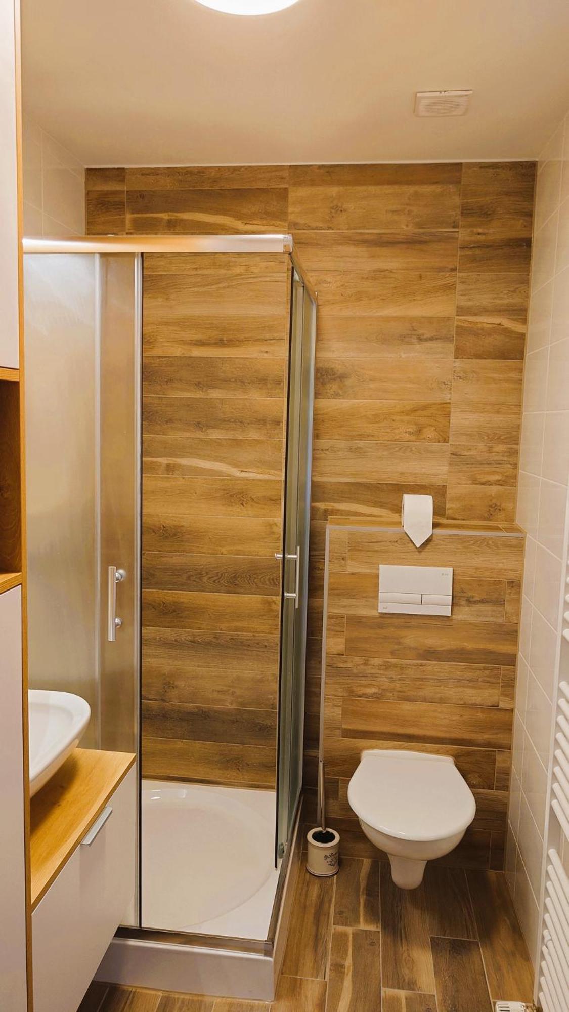 Apartman Nad Riekou Besenova Ngoại thất bức ảnh