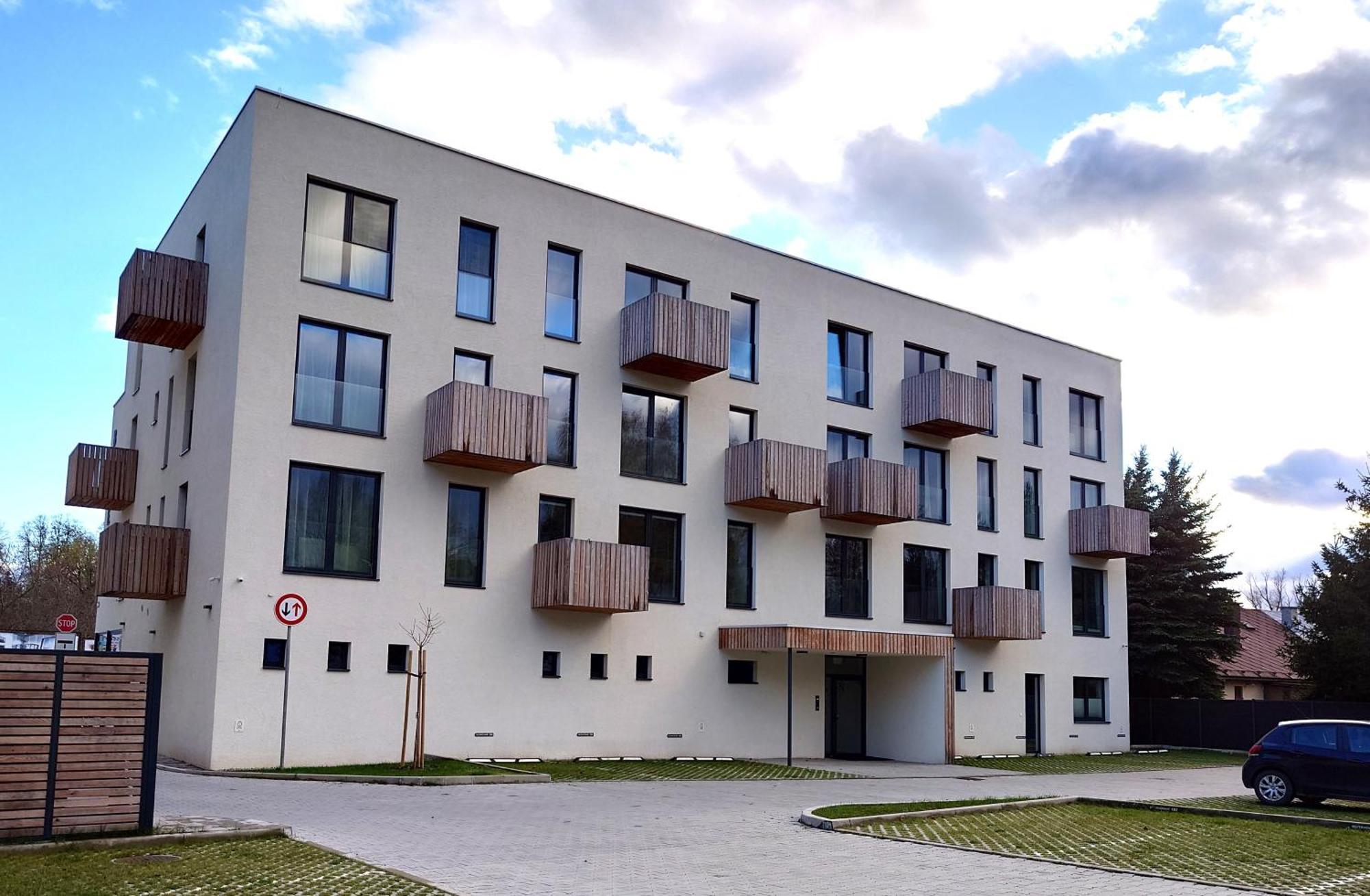 Apartman Nad Riekou Besenova Ngoại thất bức ảnh
