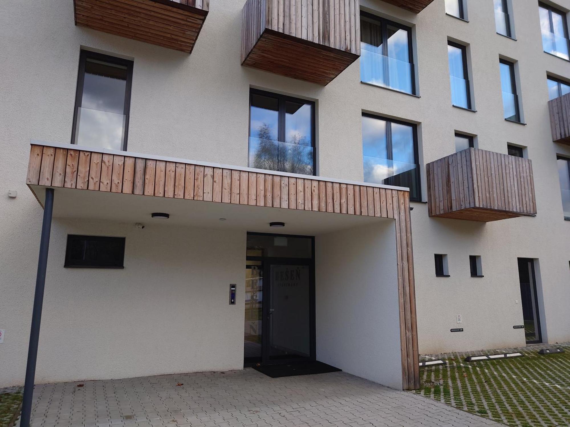 Apartman Nad Riekou Besenova Ngoại thất bức ảnh